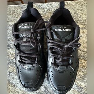 Men’s Nike Monarch Air shoes. Size 8.5